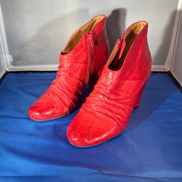 Miz Mooz Erica red leather zip up booties ankle boots size 9 - Picture 5 of 10